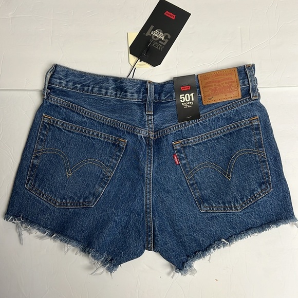 NWT Levi's 501 Women's Blue Denim Shorts Mid Rise Size 27 - Picture 2 of 8